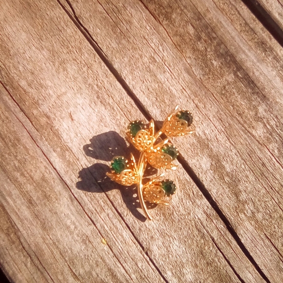 Vintage Green Rhinestone Floral Brooch - Gold Tone Retro Pin - Picture 1 of 7